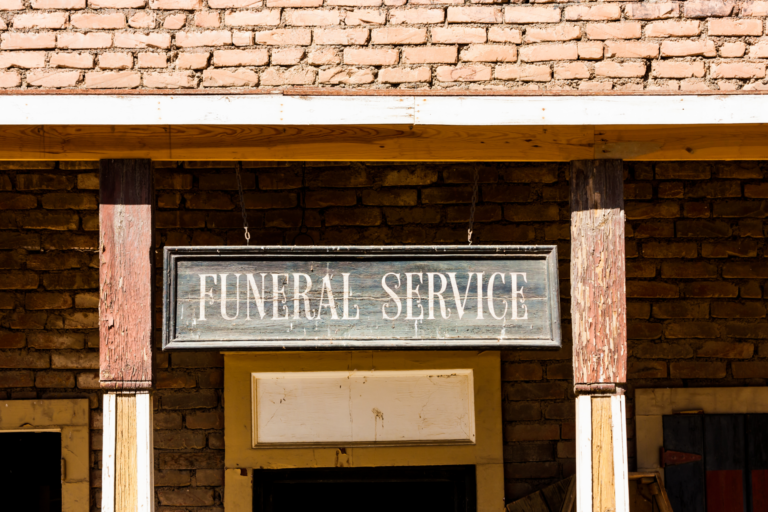 Cuáles Son Las Licencias Necesarias Para Servicios Funerarios en Florida?
